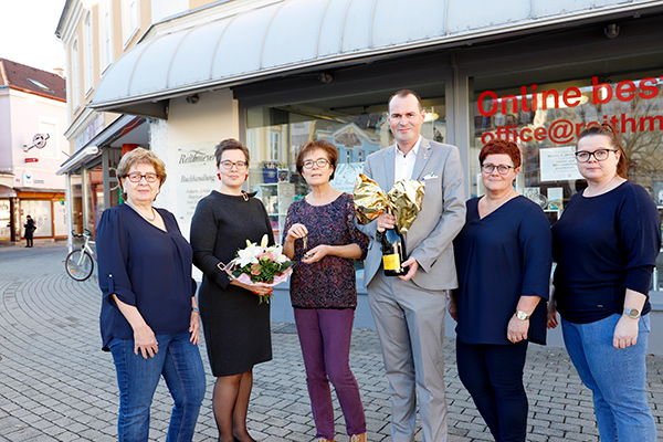 Gruppenbild mit Mitarbeitern | © Scherz-Kogelbauer