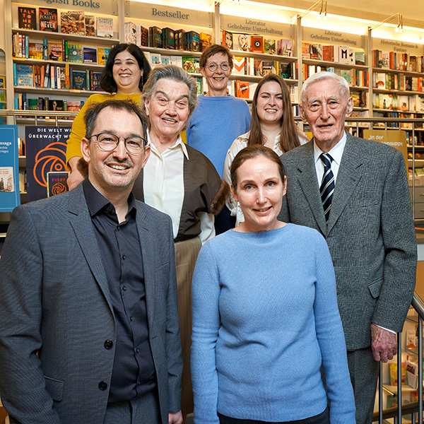 Gerda Schefz, Hermann Schefz, Markus Renk und das Team der Buchhandlung Stöger | © Herbert Lehmann
