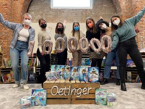 Das Oetinger Team freut sich über eine Million verkaufte Produkte aus der Alea Aquarius Welt. | © Verlag Friedrich Oetinger GmbH