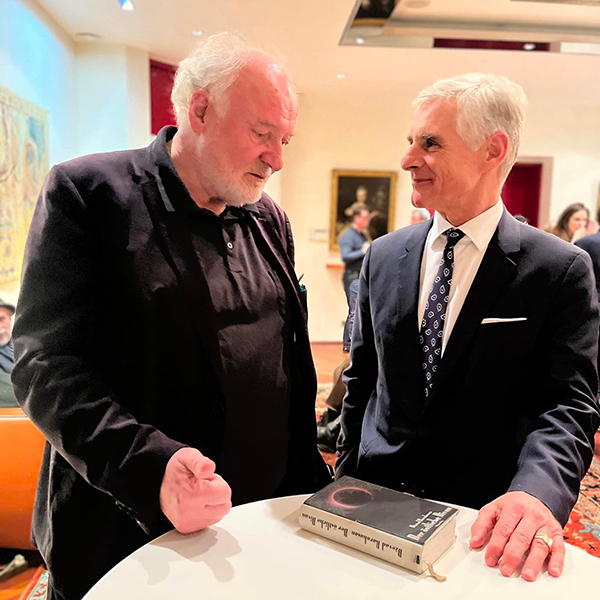 Botschafter Dr. Michael Linhart im Gespräch mit dem Verleger Lojze Wieser. | © Österreichisches Kulturforum