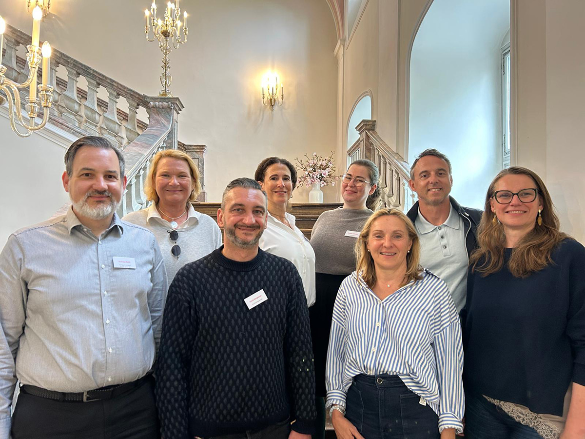 Das Ht!-Gremium 2026: Andreas Roth (Verlag C.H.Beck), Christine Vitt (Tagungsbüro), Frank Bergbauer (frechverlag), Evelyn Eisenhauer (Diogenes Verlag), Vanessa Frömmig (Franckh-Kosmos Verlag), Barbara Scheuer-Arlt (Penguin Random House Verlagsgruppe), Michael Graupner (zwei G consult), Karina Bertagnolli (Verlagshaus Römerweg) | © Herstellung-tagt! e.V.