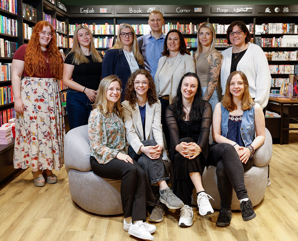 Das Team der neuen Thalia Buchhandlung ShoppingCity Seiersberg rund um Filialleiterin Szilvia Kristan | © Thalia / Erwin Scheria