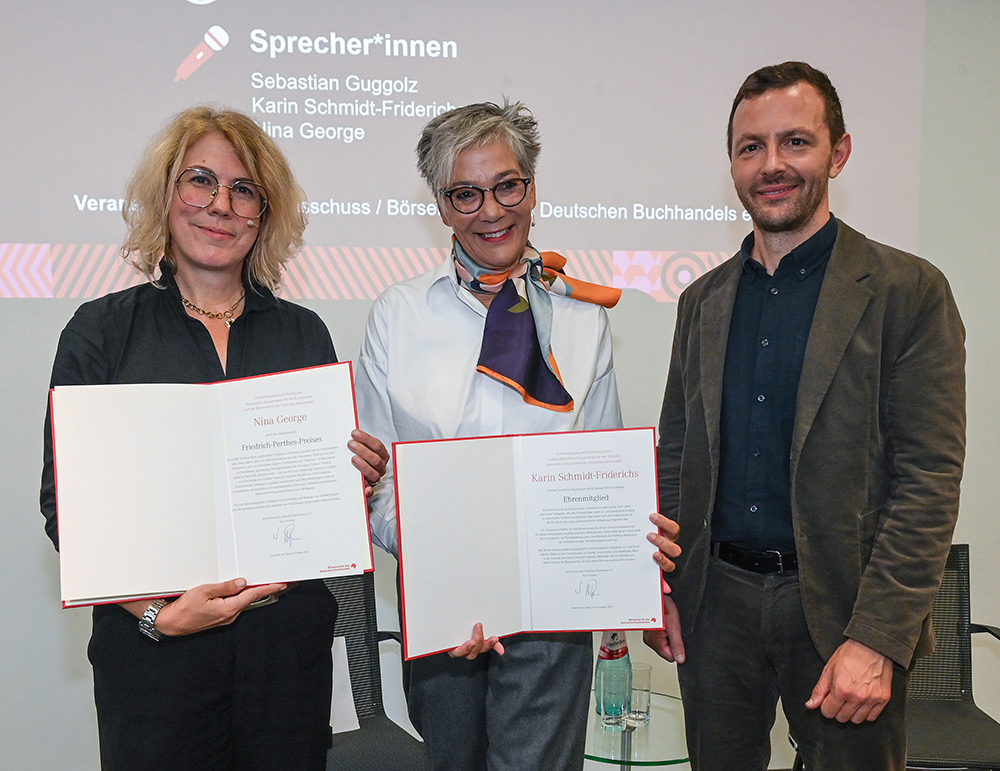 Nina George, Karin Schmidt-Friderichs und Sebastian Guggolz | © Paul Müller